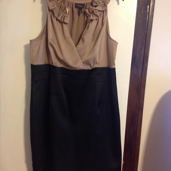 Dress - Picture 1 of 2